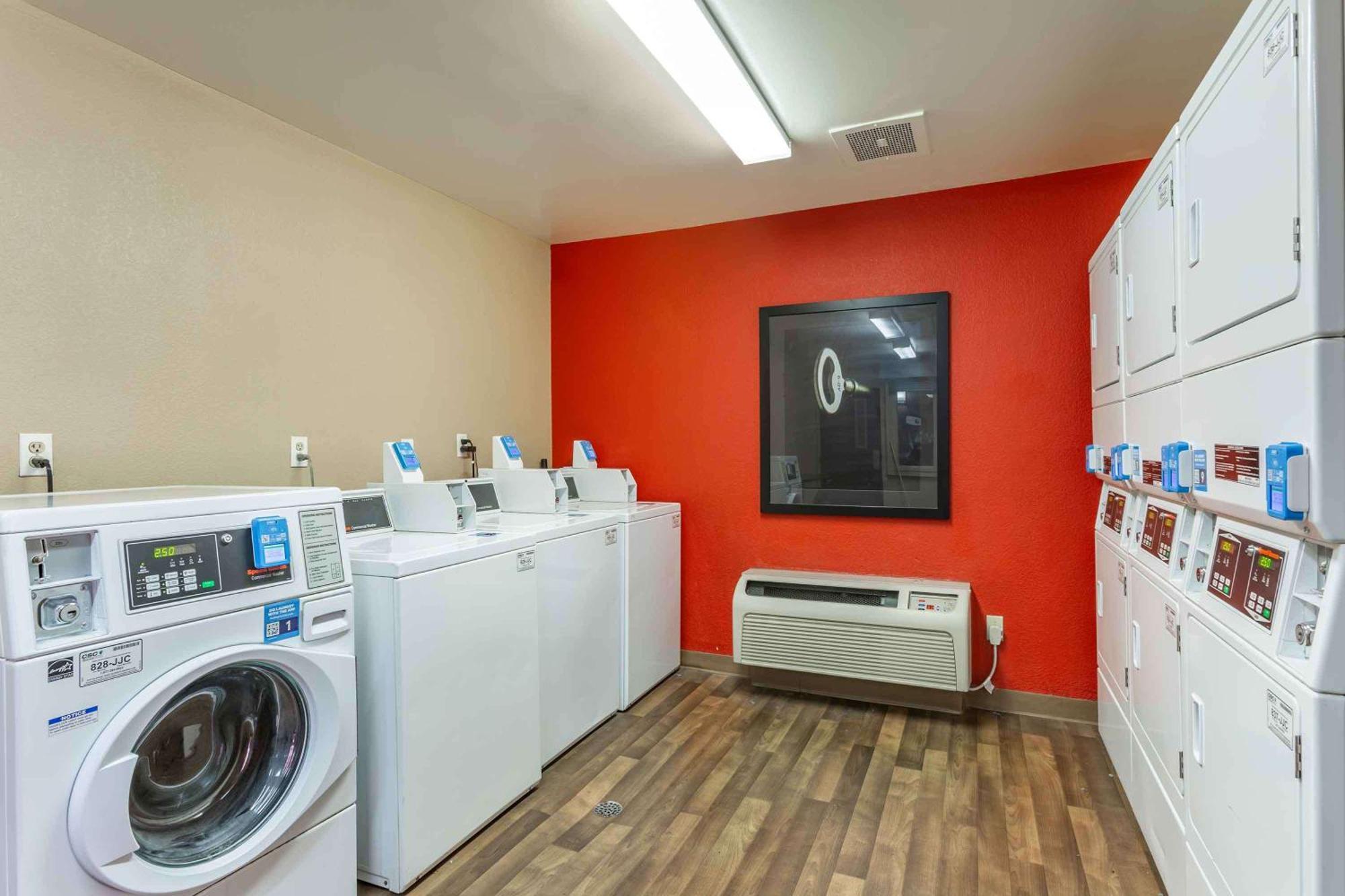 Extended Stay America Select Suites - Phoenix - Deer Valley Екстер'єр фото